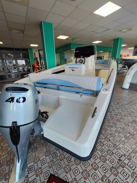 Barca TEOREMA 20 OPEN completa di HONDA 40E 1000cc