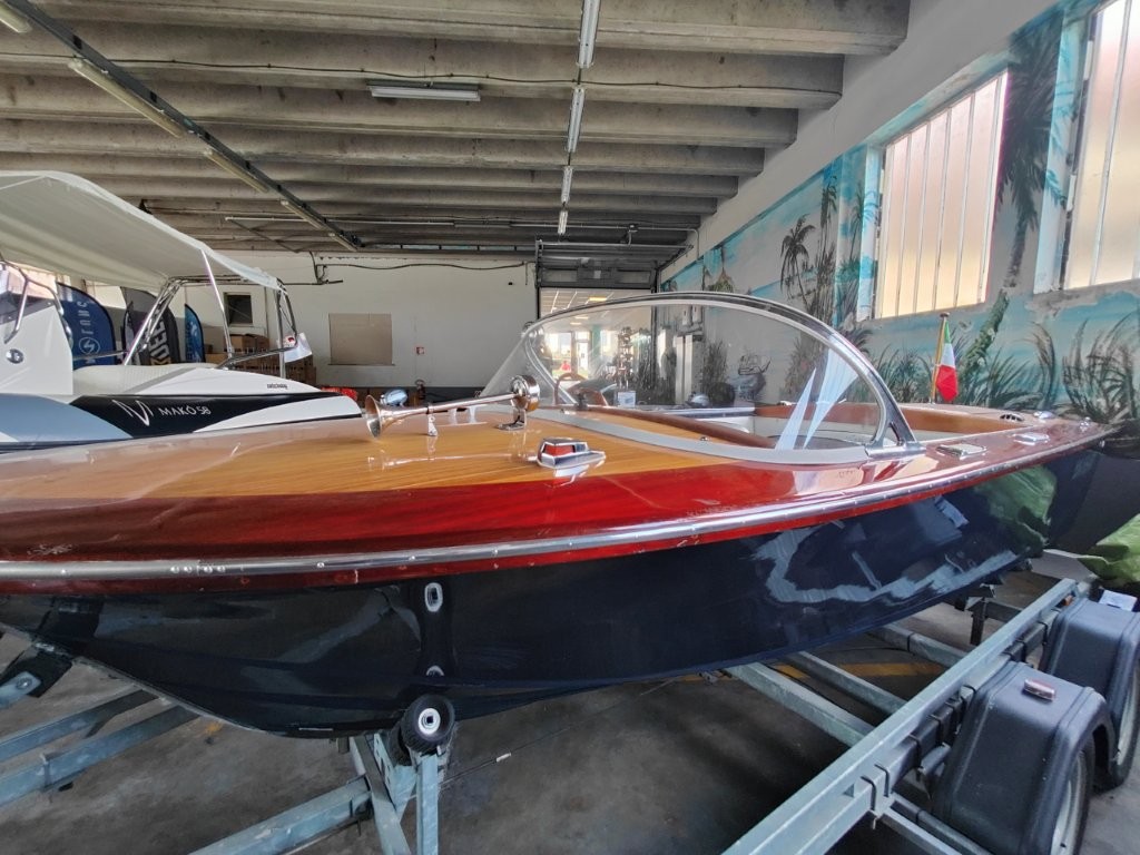 BARCA D'EPOCA Vega Tornado GT Super